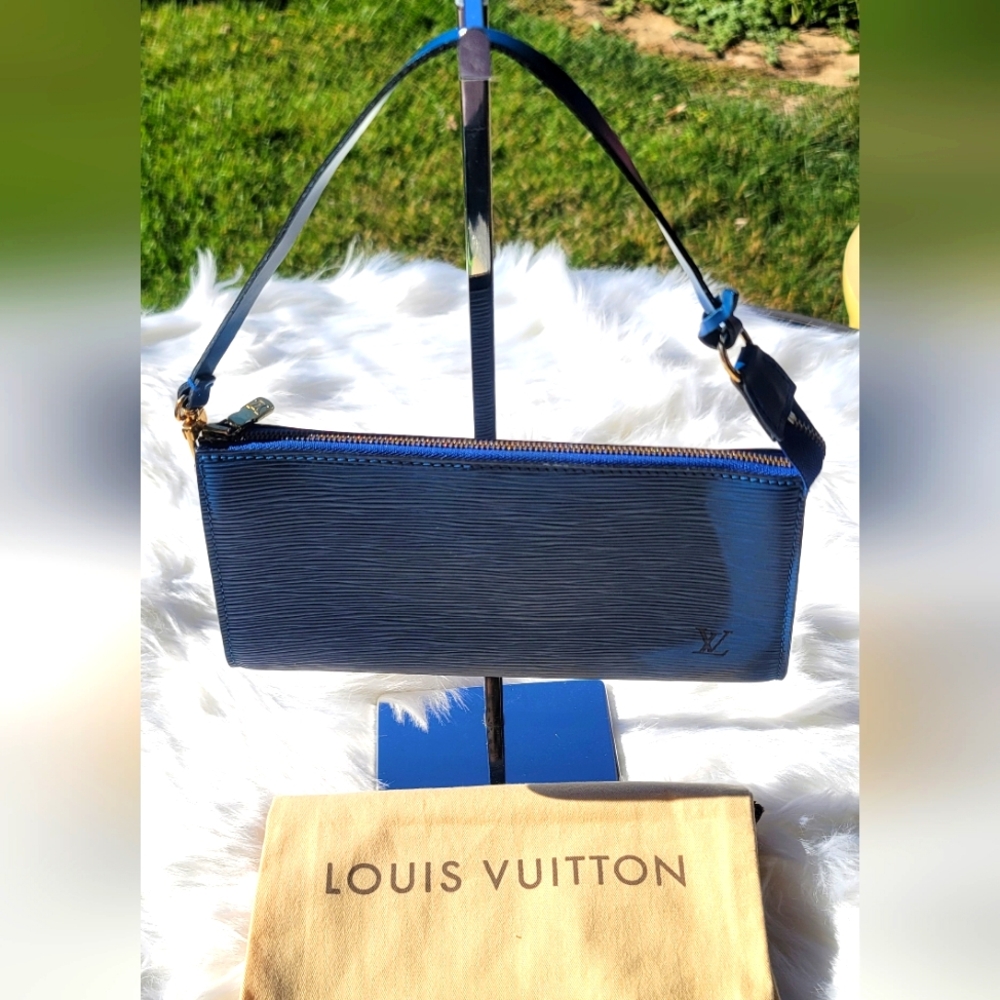 Louis Vuitton Epi wristlet pouchette